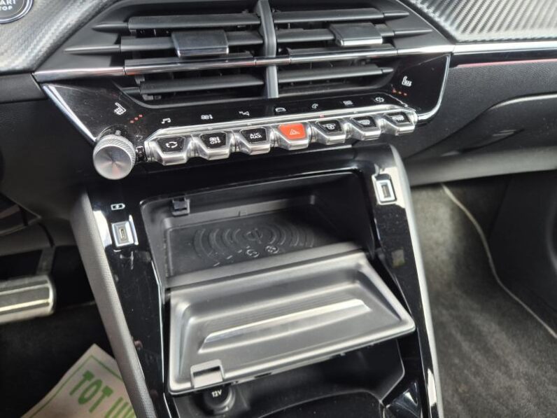 
								Peugeot 208 GT PANO 130 PK full									