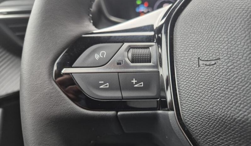 
								Peugeot 2008 ALLURE full									