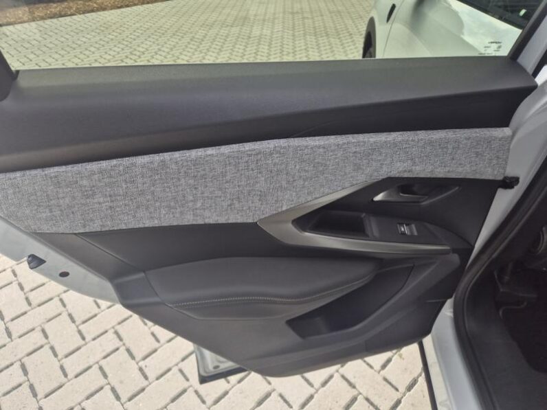 
								Peugeot 3008 GT full									