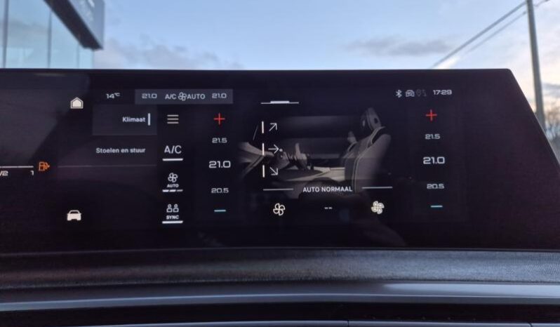 
								Peugeot 3008 GT full									