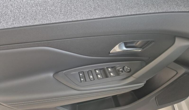 
								Peugeot 408 ALLUR PACK full									