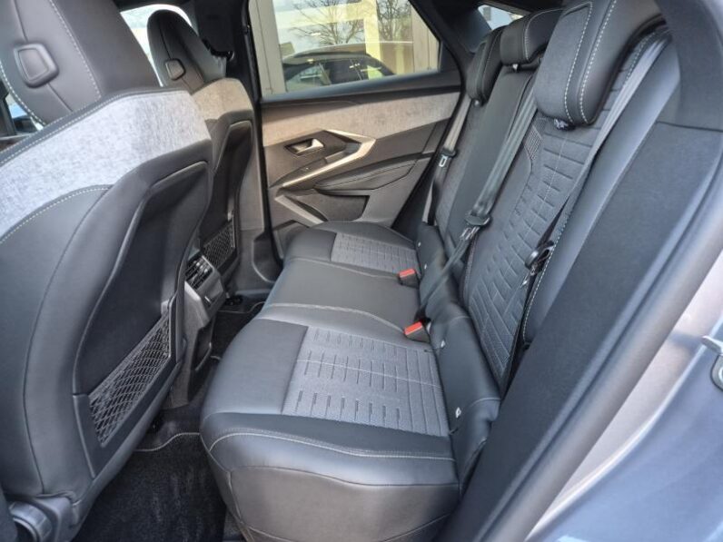 
								Peugeot 3008 GT full									