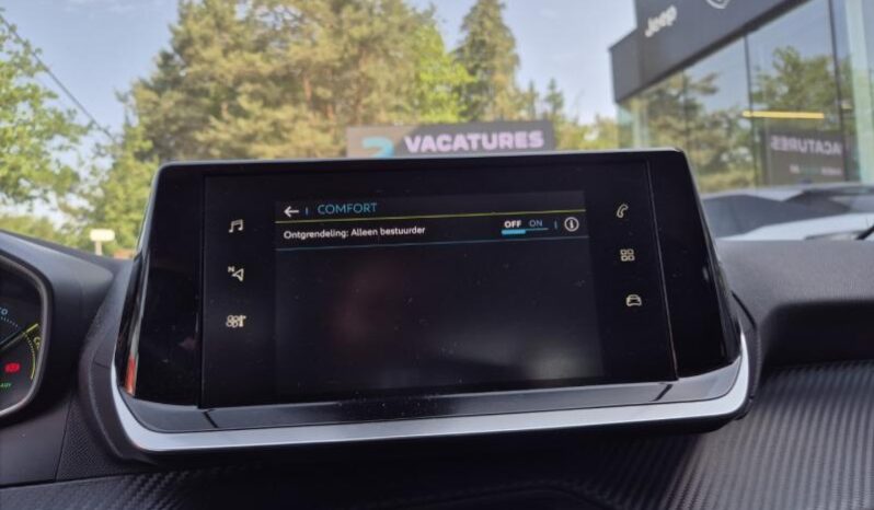 
								Peugeot 208 STYLE full									