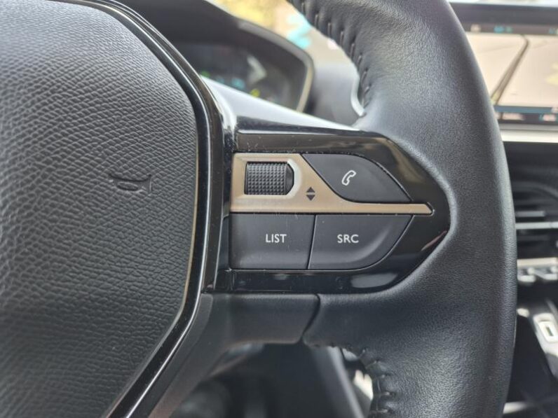 
								Peugeot 208 STYLE full									