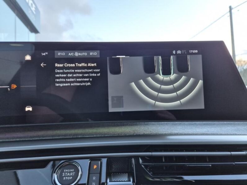 
								Peugeot 3008 GT full									