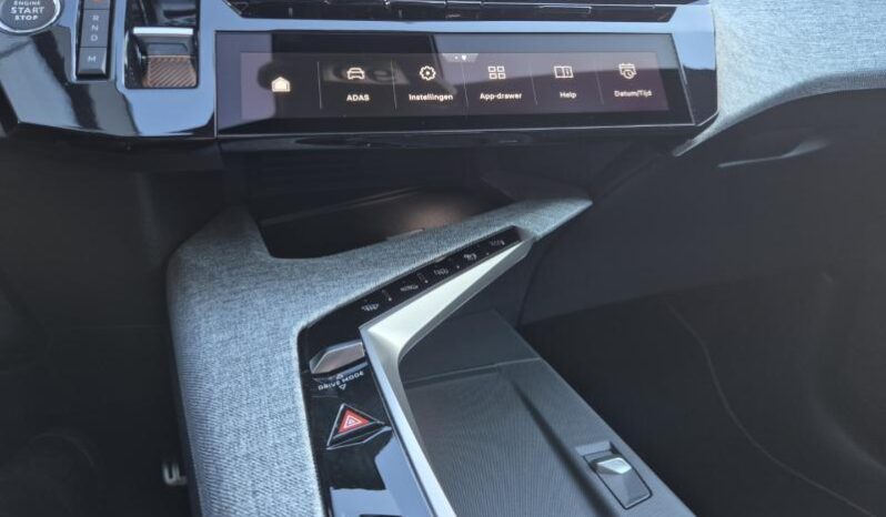 
								Peugeot 3008 GT full									