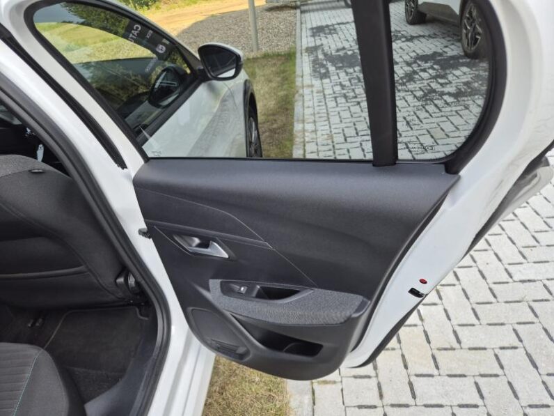 
								Peugeot 208 STYLE full									