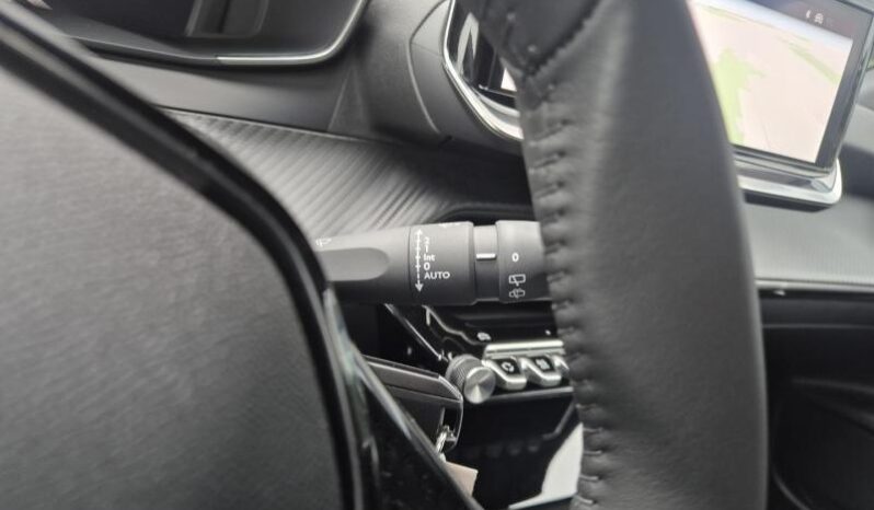 
								Peugeot 2008 ALLURE full									