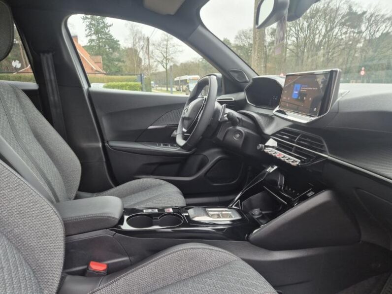 
								Peugeot 2008 ALLURE full									