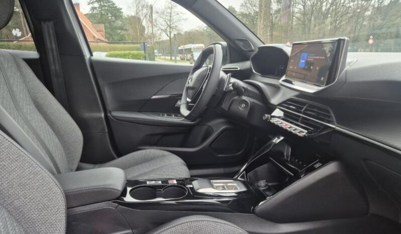 
								Peugeot 2008 ALLURE full									