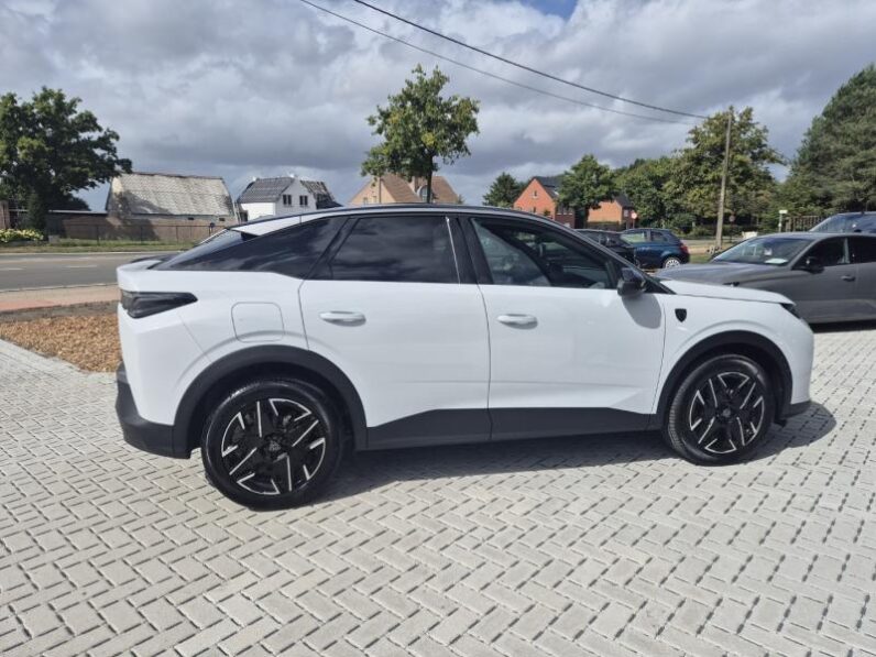 
								Peugeot 3008 GT full									
