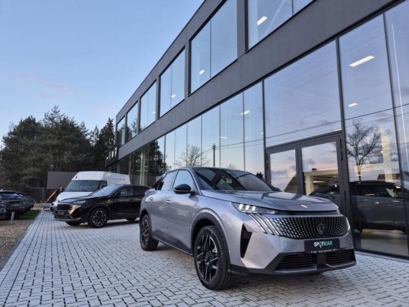 
								Peugeot 3008 GT full									
