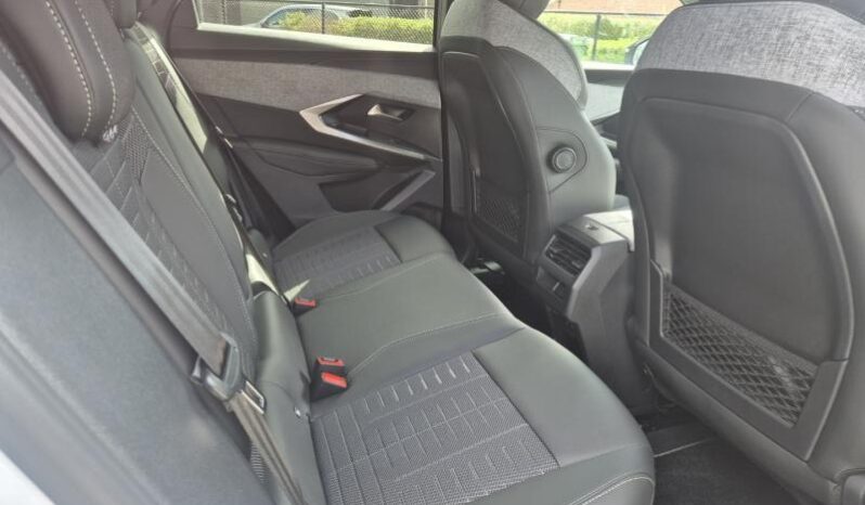
								Peugeot 3008 GT full									