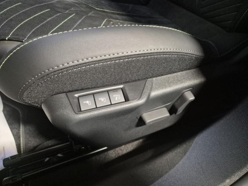 
								Peugeot 2008 GT ALCANTARA full									