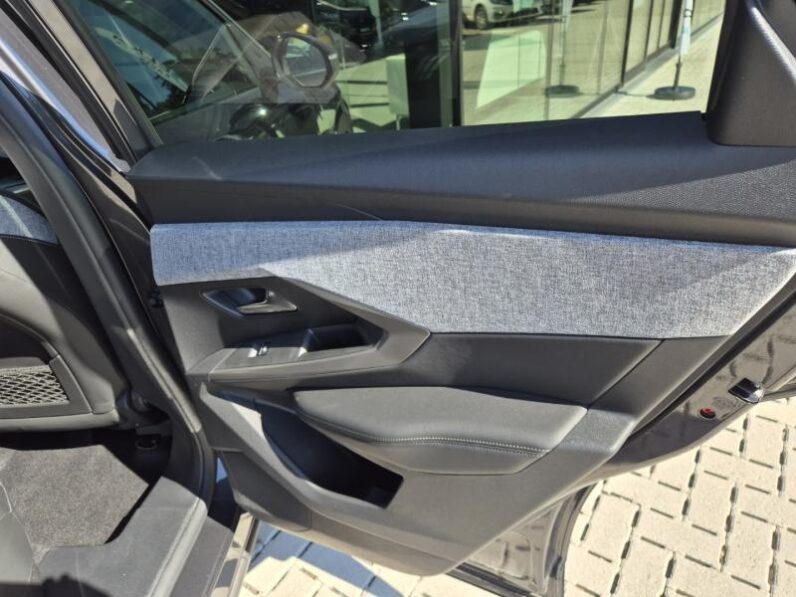 
								Peugeot 3008 GT full									
