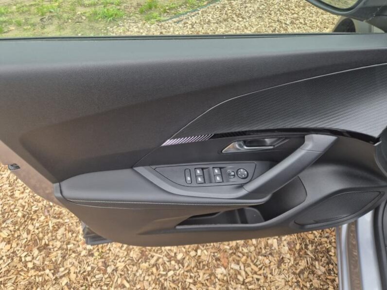 
								Peugeot 2008 ALLURE full									