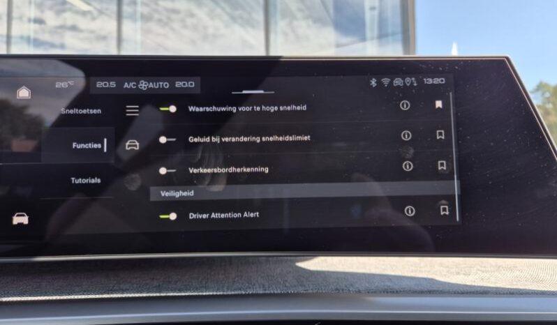 
								Peugeot 3008 GT full									
