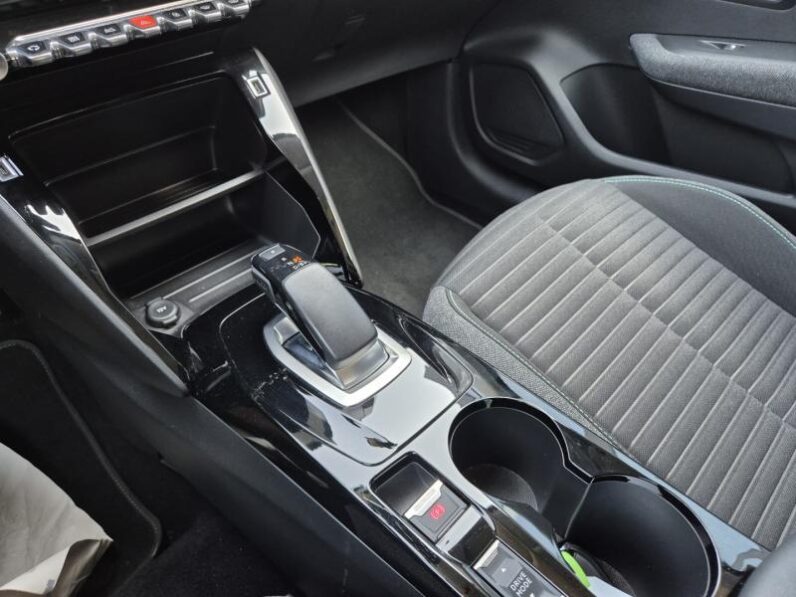 
								Peugeot 208 STYLE full									