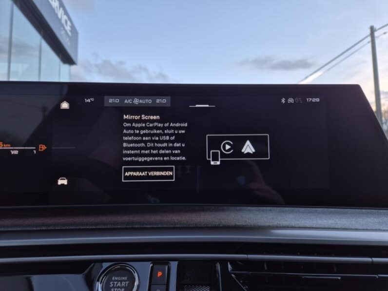 
								Peugeot 3008 GT full									