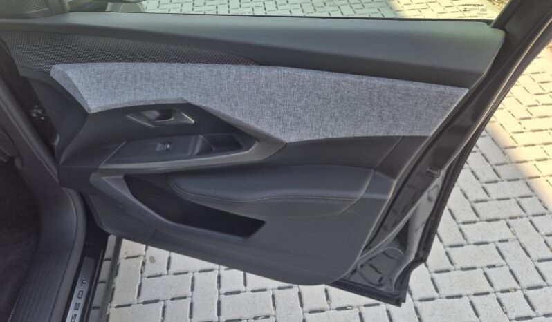 
								Peugeot 5008 GT EXCLUSIVE full									