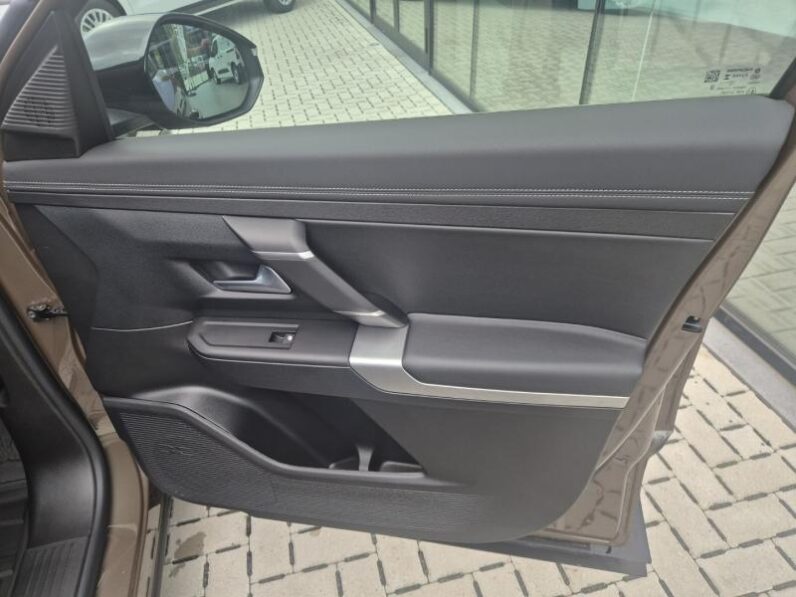 
								Jeep Compass ALTITUDE full									