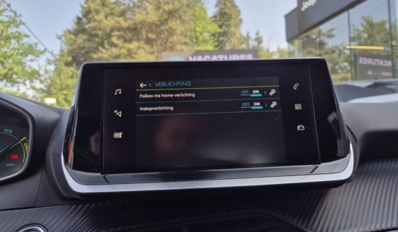 
								Peugeot 208 STYLE full									