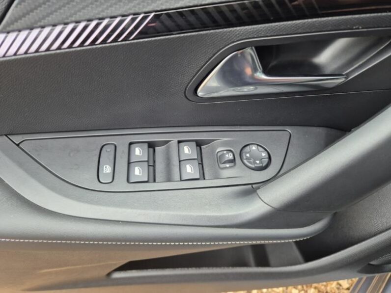 
								Peugeot 2008 ALLURE full									