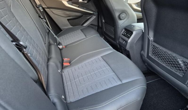 
								Peugeot 3008 GT full									