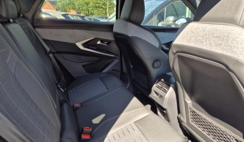 
								Peugeot 3008 GT full									