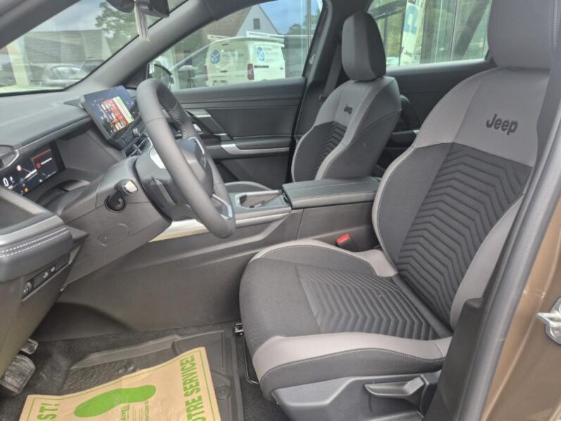 
								Jeep Compass ALTITUDE full									