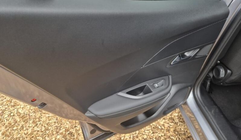 
								Peugeot 2008 ALLURE full									