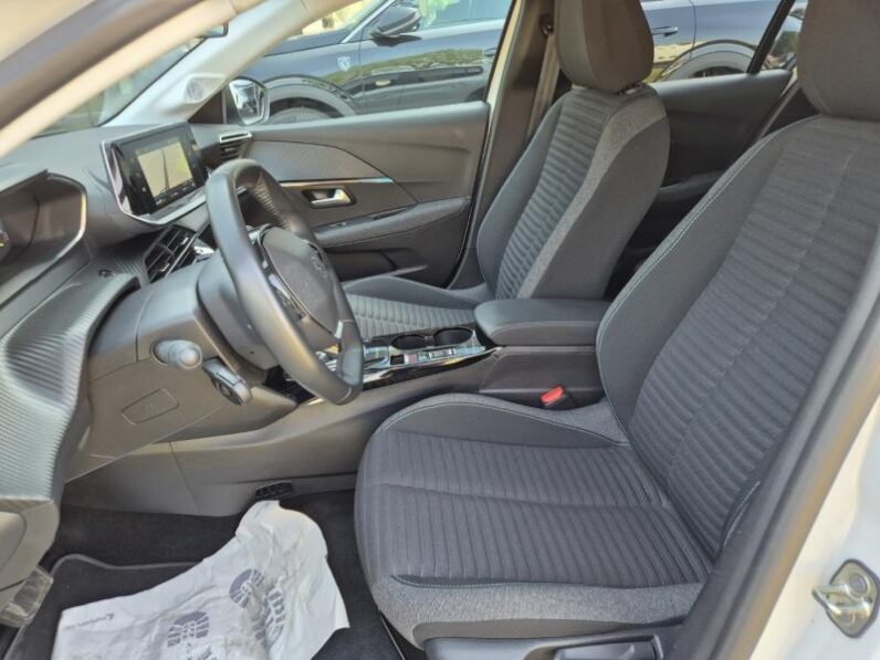 
								Peugeot 208 STYLE full									