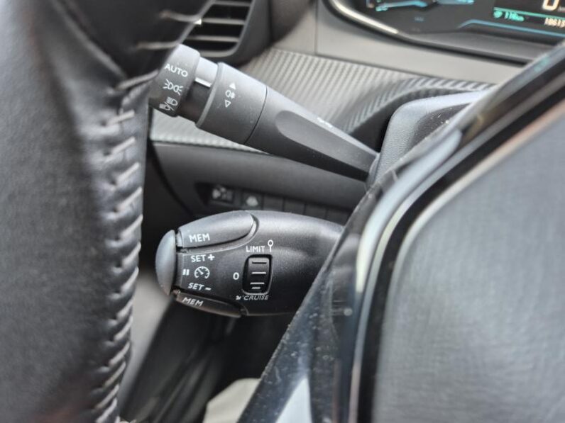 
								Peugeot 208 STYLE full									