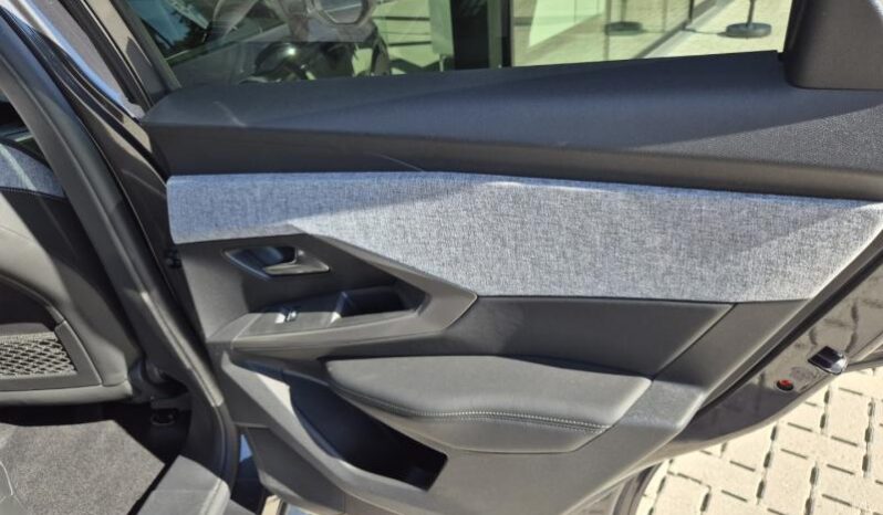 
								Peugeot 3008 GT full									