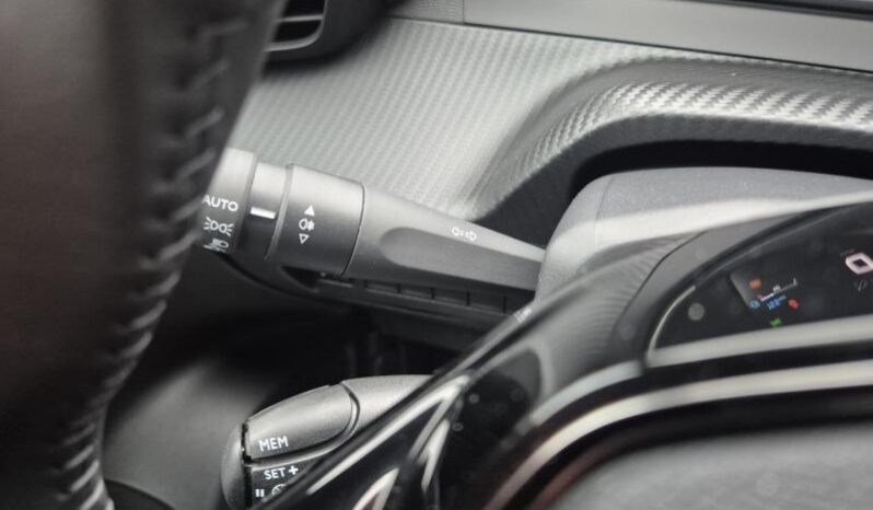 
								Peugeot 2008 ALLURE full									