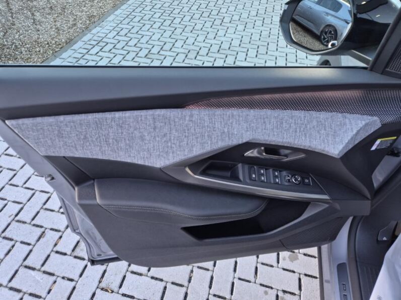
								Peugeot 3008 GT full									
