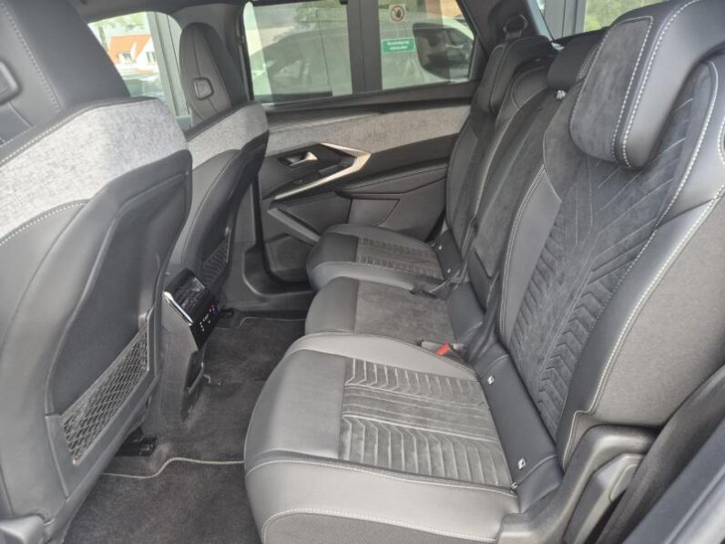 
								Peugeot 5008 GT EXCLUSIVE full									
