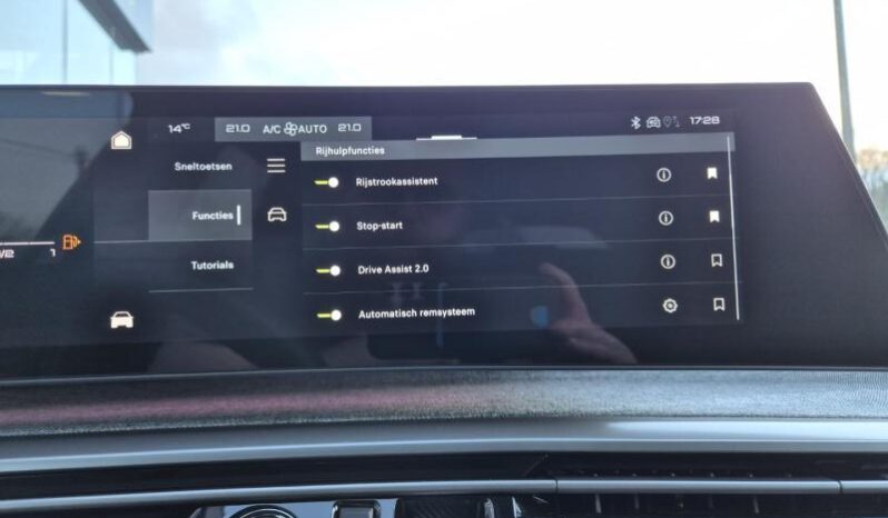 
								Peugeot 3008 GT full									