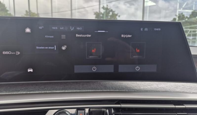 
								Peugeot 3008 GT full									
