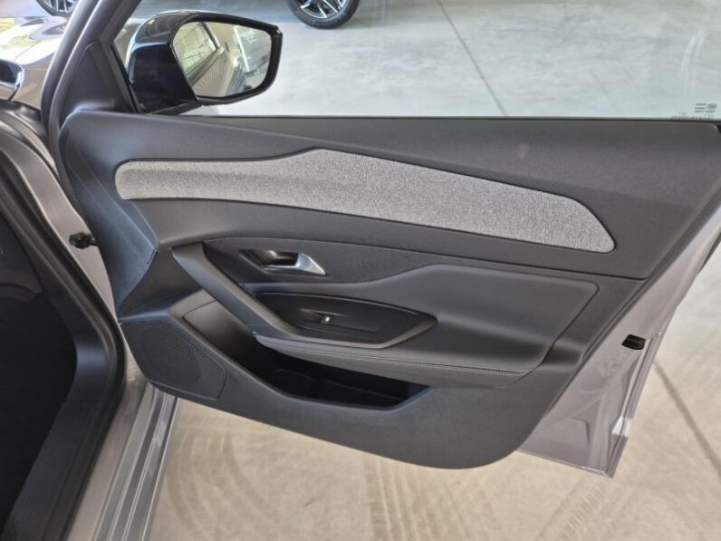 
								Peugeot 308 ALLURE full									
