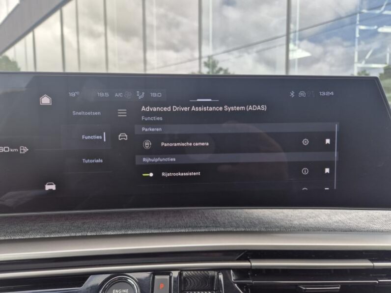 
								Peugeot 3008 GT full									