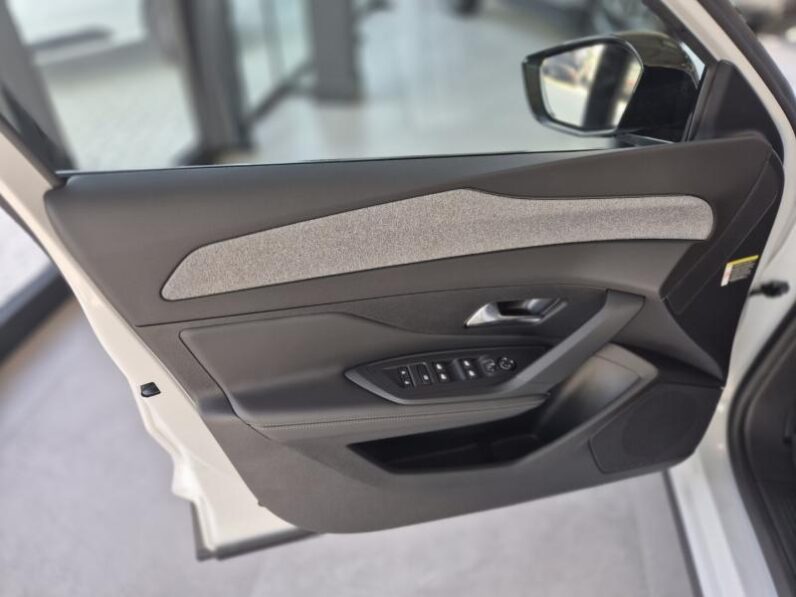 
								Peugeot 408 ALLUR PACK full									