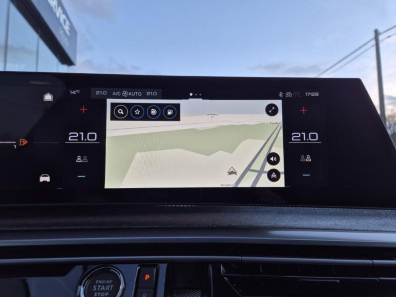 
								Peugeot 3008 GT full									