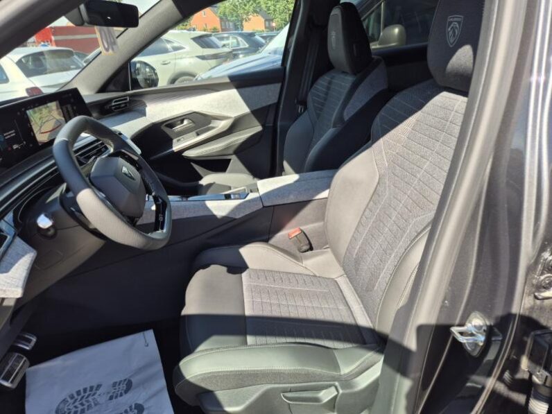 
								Peugeot 3008 GT full									