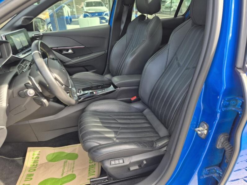 
								Peugeot 208 GT PANO 130 PK full									