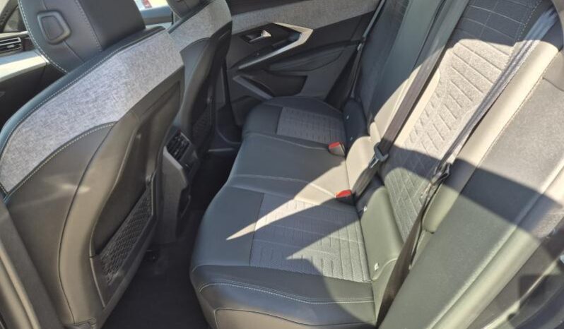 
								Peugeot 3008 GT full									