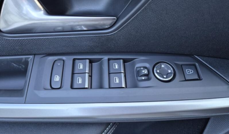 
								Peugeot 3008 GT full									