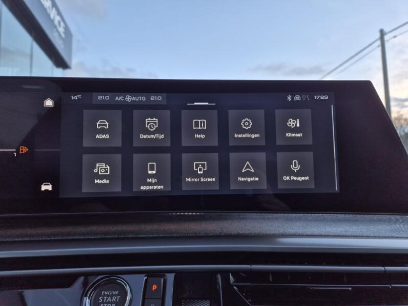 
								Peugeot 3008 GT full									