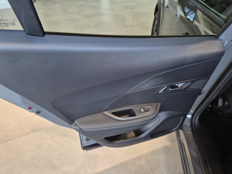
								Peugeot 2008 ALLURE full									