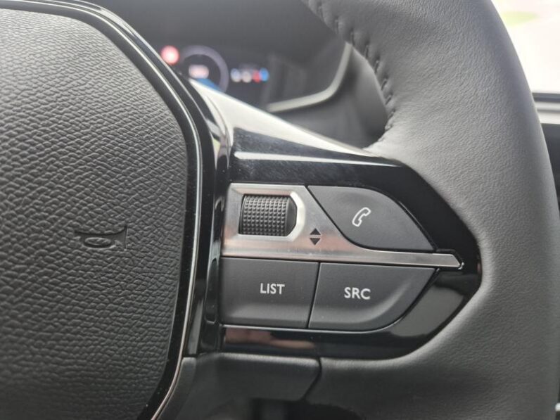 
								Peugeot 2008 ALLURE full									